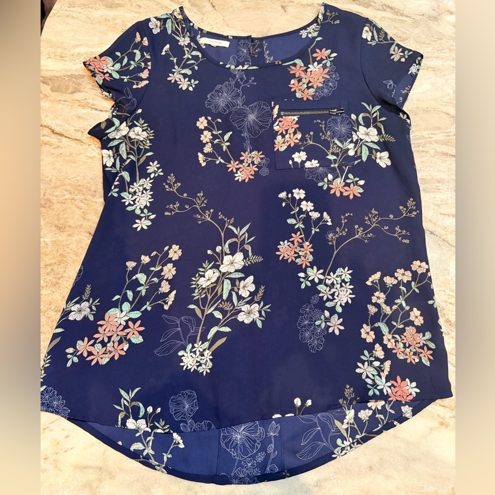 Maurices Navy Floral Blouse XS Short Sleeve Zipper Pocket Top